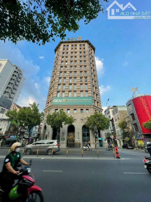 Chuyển nhượng Tòa Building 4 mặt tiền Nam Kỳ Khởi Nghĩa. Duy nhất con đường thương mại - 1