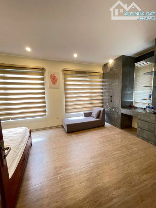 Bán nhà  Bát Khối Long Biên 36m2 4tầng giá  5.8 tỷ lô góc ô tô đỗ cưả, gần cầu - 1