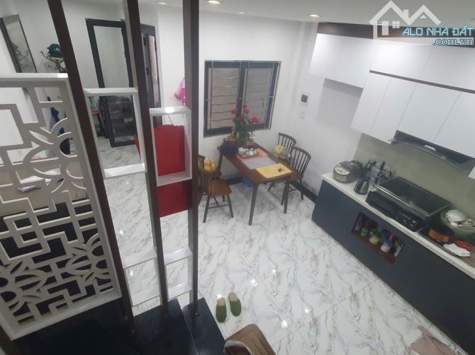 BÁN NHÀ CỔ LINH 32M2, 5 TẦNG , NHÀ ĐẸP Ở NGAY, FULL NỘI THẤT, Ô TÔ ĐỖ CỔNG , LÔ GÓC - 1