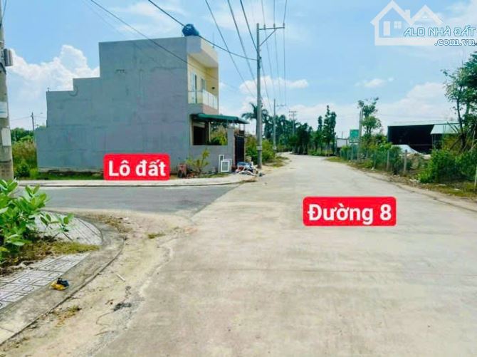 KHÔNG XUỐNG GIỮ TIỀN LÔ NÀY THÌ CÒN LÔ NÀO,2 MẶT TIỀN ĐƯỜNG 8M CHỈ 3.X TỶ LONG PHƯỚC - 1