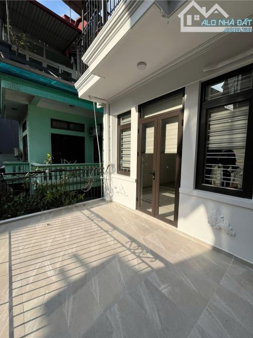 Cho thuê nhà 4 tầng 175 Lạc Long Quân, Cầu Giấy 4 ngủ, 19tr - 1