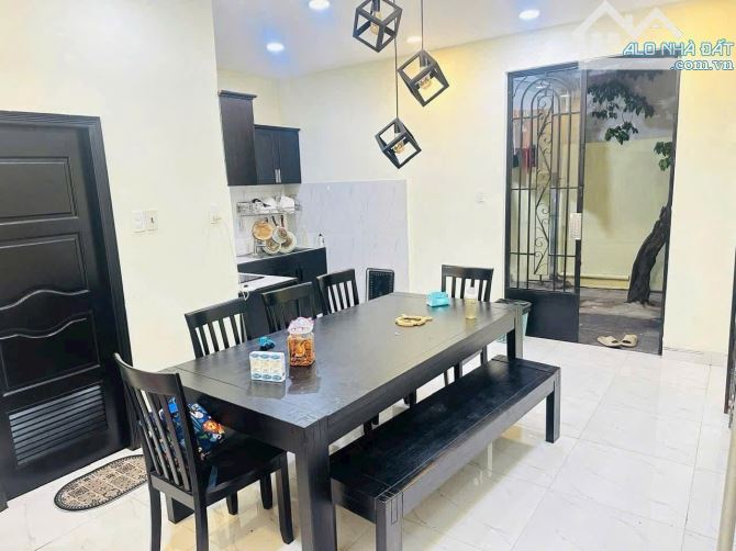 Bán biệt thự Linh Đông - Thủ Đức, DT 180m2 (8,2*22) giá 9,5 tỷ - 2