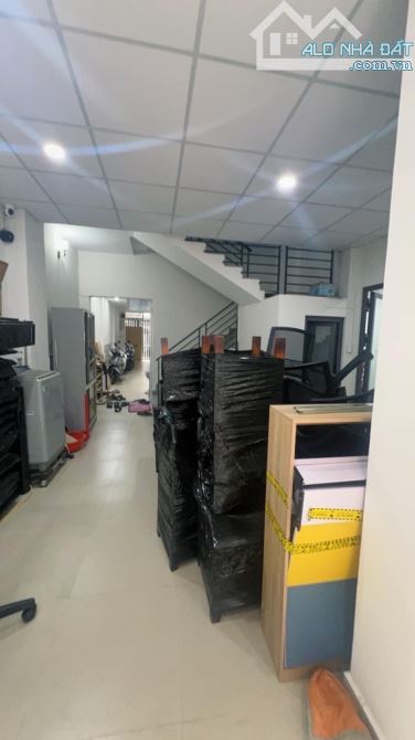 CHDV 3 tầng. Cho thuê 70tr. 12 P. Hẻm xe hơi 8m. 5x23 117m2. 13 tỷ x - 2