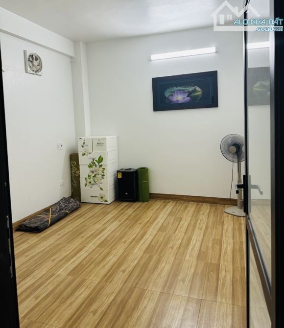 CẦN BÁNn GẤP NHÀ ĐẸP 5 TẦNG Ô TÔ VÀO TẬN NHÀ 52m VĨNH NGỌC ZÁ RẺ - 2