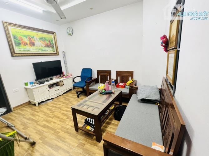 Chính chủ cần bán gấp nhà ngõ 80 Trung Kính 50m² mặt tiền 4.5m lô góc 2 mặt thoáng 17 tỷ. - 2