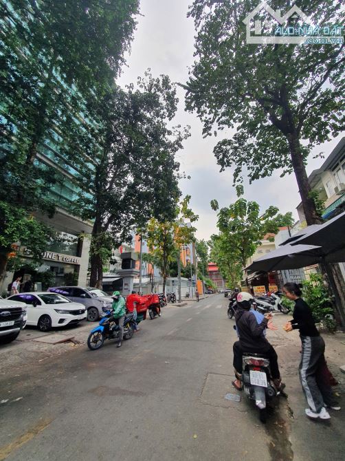 Tòa nhà 11BIS Nguyễn Gia Thiều, Phường Võ Thị Sáu, Quận 3. DT 26x39m, CN 995m2, 1H 10 tầng - 2