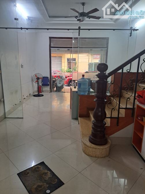 Cho thuê nhà ngõ 118 Nguyễn Khánh Toàn. Dt 60m2 x 5 tầng có Đh, NL Bếp - 2
