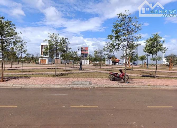Bán đất khu đấu giá TDP8 giá tốt, view hoa viên - 2