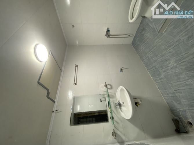 BÁN CĂN TẬP THỂ CHÙA BỘC. DT 60M2 x 2PN, 2WC, SĐCC, GIÁ 2.6TỶ - 2