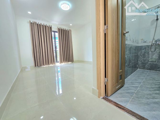Hẻm VIP 6m nhà ga T3 Nhất Chi Mai P13 Tân Bình DT: 4m x 12,5m CN: 44m2 KC: 4 Tầng 9,7 Tỷ - 2