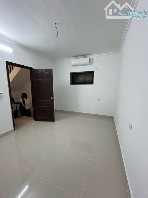 Cho thuê nhà 4 tầng 175 Lạc Long Quân, Cầu Giấy 4 ngủ, 19tr - 2