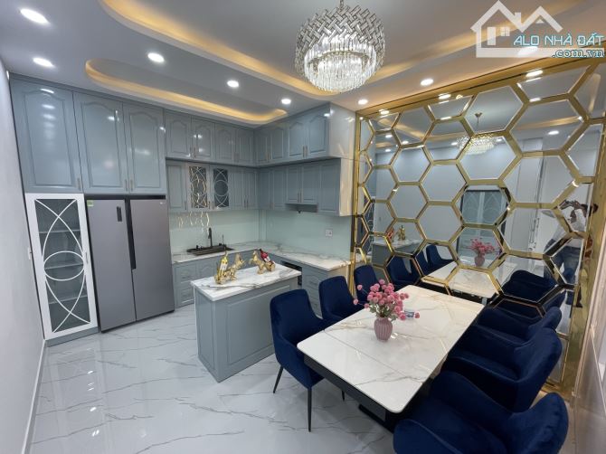 8x14, chỉ 7 tỷ, nhà 3 tầng, Phạm Hữu Lầu, tặng hết nội thất. - 3
