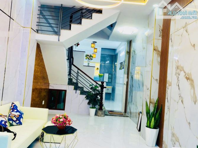 Nhà đẹp - Hẻm ô tô, Công Viên Làng Hoa, 4 tầng, 3pn - NHỈNH 5 tỷ 8 Tl - 3