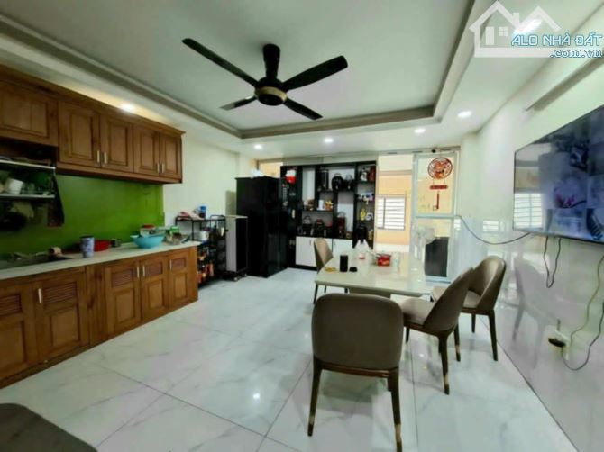 Trịnh Đình Trọng, Tân Phú, 60m2, 5 Tầng, 4,4/7,7m x 12,4m, chỉ 8 tỷ 99 - 3