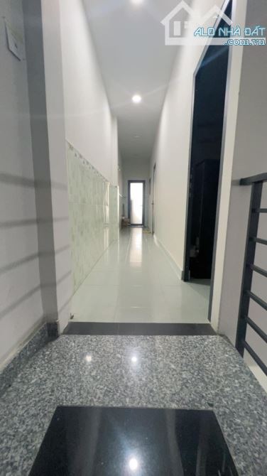 CHDV 3 tầng. Cho thuê 70tr. 12 P. Hẻm xe hơi 8m. 5x23 117m2. 13 tỷ x - 4