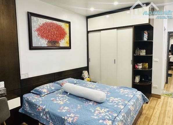 CẦN BÁNn GẤP NHÀ ĐẸP 5 TẦNG Ô TÔ VÀO TẬN NHÀ 52m VĨNH NGỌC ZÁ RẺ - 4