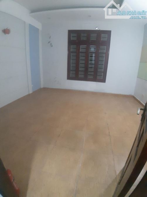 Cho thuê nhà ngõ 118 Nguyễn Khánh Toàn. Dt 60m2 x 5 tầng có Đh, NL Bếp - 4