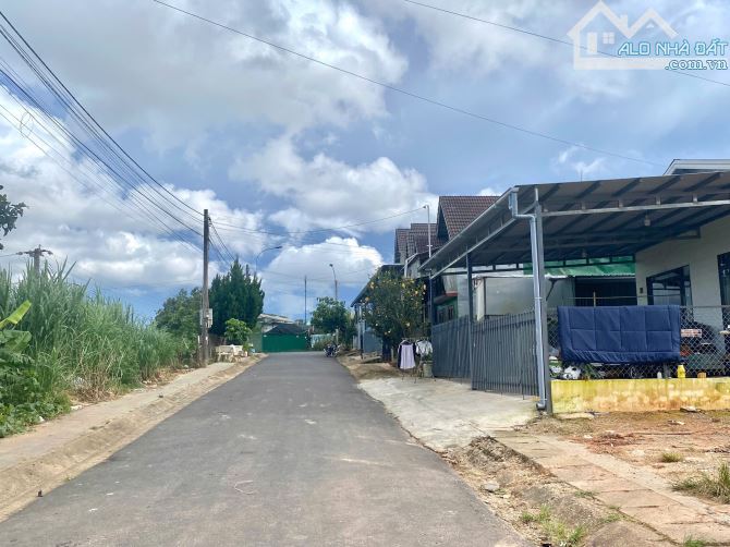 Bán lô đất 100m2 full thổ cư đường nhựa ô tô rộng rãi sổ hồng, khu dân cư view đẹp - 4