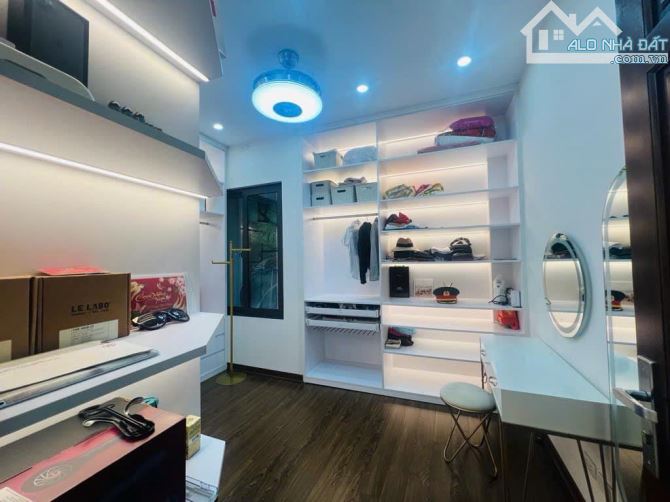 Bán nhà Trần Quốc Hoàn 6 tầng  - Vỉa hè - Oto tránh - Kinh doanh nhộn nhịp - 17.5 tỷ - 4