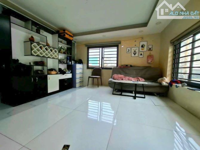 Trịnh Đình Trọng, Tân Phú, 60m2, 5 Tầng, 4,4/7,7m x 12,4m, chỉ 8 tỷ 99 - 4