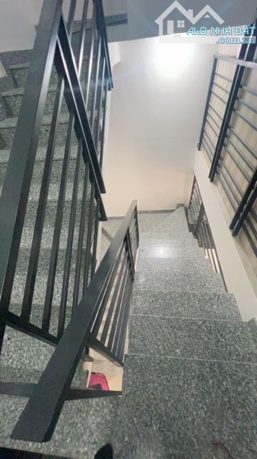 CHDV 3 tầng. Cho thuê 70tr. 12 P. Hẻm xe hơi 8m. 5x23 117m2. 13 tỷ x - 5