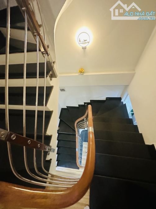 CẦN BÁNn GẤP NHÀ ĐẸP 5 TẦNG Ô TÔ VÀO TẬN NHÀ 52m VĨNH NGỌC ZÁ RẺ - 5