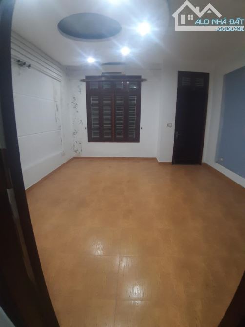 Cho thuê nhà ngõ 118 Nguyễn Khánh Toàn. Dt 60m2 x 5 tầng có Đh, NL Bếp - 5