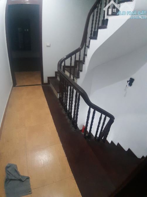 Cho thuê nhà ngõ 118 Nguyễn Khánh Toàn. Dt 60m2 x 5 tầng có Đh, NL Bếp - 6