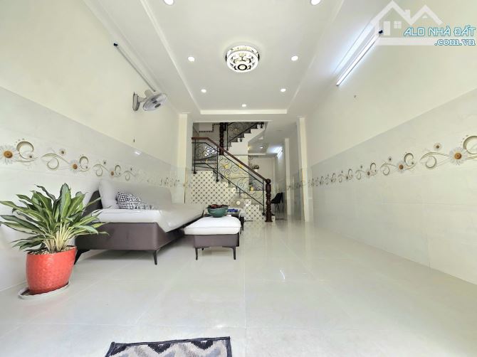 Hẻm VIP 6m nhà ga T3 Nhất Chi Mai P13 Tân Bình DT: 4m x 12,5m CN: 44m2 KC: 4 Tầng 9,7 Tỷ - 6