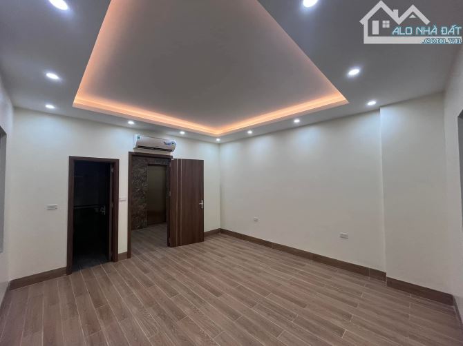 50M RA Ô TÔ - CẦU GIẤY - 40M2 - 6 TẦNG THANG MÁY - LÔ GÓC 2 THOÁNG - MT 4.3M - NGÕ THÔNG - 6