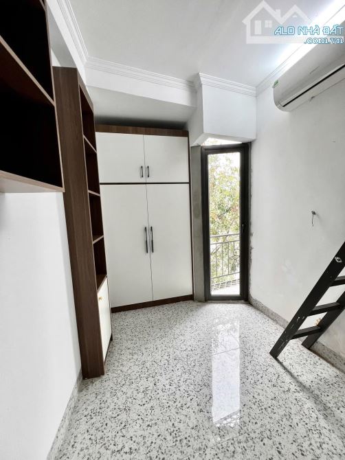 DÒNG TIỀN 135TR/THÁNG VỚI TỔNG 30P TÒA NHÀ CHO THUÊ CĂN HỘ Ở GIÁP BÁT.