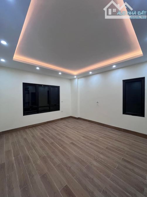 50M RA Ô TÔ - CẦU GIẤY - 40M2 - 6 TẦNG THANG MÁY - LÔ GÓC 2 THOÁNG - MT 4.3M - NGÕ THÔNG - 7