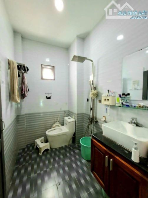 Trịnh Đình Trọng, Tân Phú, 60m2, 5 Tầng, 4,4/7,7m x 12,4m, chỉ 8 tỷ 99 - 9