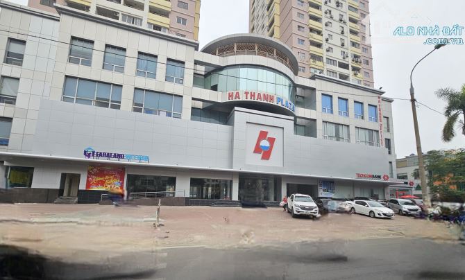 Cho thuê tầng 1,2 tòa nhà Hà Thành 102 Thái Thịnh DT 3500m2