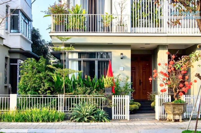 📌 Biệt thự Eco Garden đã có sổ 3,5 tầng view bể bơi 💰 Giá chỉ: 6tyx ( x nhỏ )