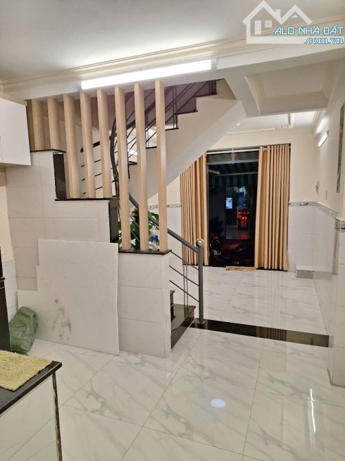 NHÀ ĐƯỜNG NGUYỄN VĂN QUÁ, SỔ HỒNG RIÊNG, VỊ TRÍ ĐẸP