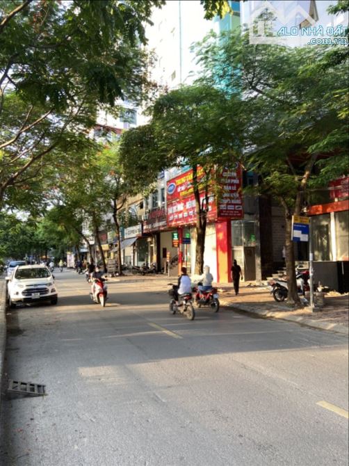 MP Vũ Tông Phan 200m2, mt 9m, vị trí đẹp, lô góc, kinh doanh đỉnh, ô tô dừng đỗ, tặng GPXD