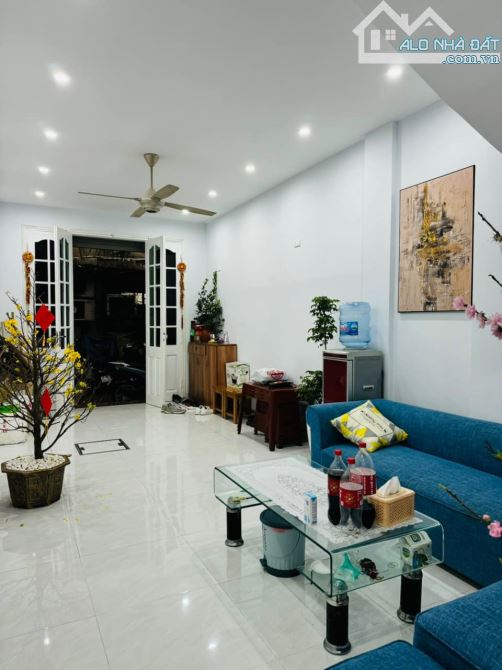 Bán nhà phố Lương Định Của, Đống Đa, ô tô đỗ cửa, ở ngay 5 tầng 45m2 giá 15 tỷ