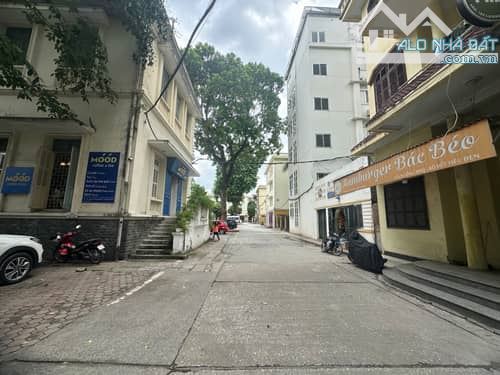 23 tỷ tòa nhà dịch vụ 17phòng  xung quanh 500m các trường đại học lớn