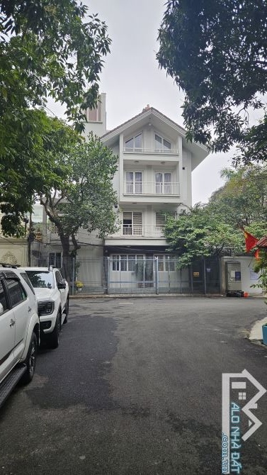 Biệt thự Vườn Đào Tây Hồ 325m, 5 tầng thang máy Full nội thất xịn sò. Giá 170 tỷ có bảo vệ