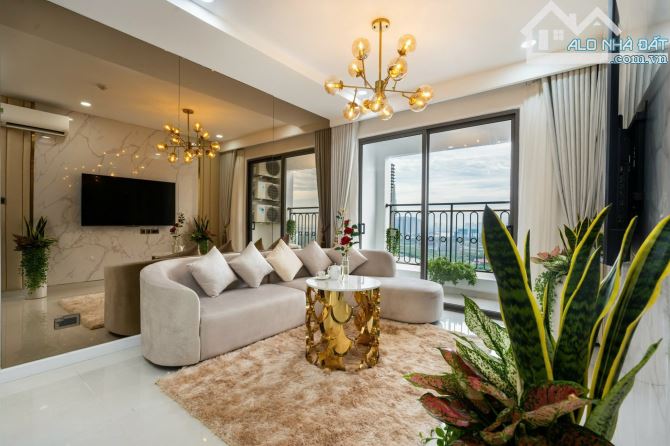 Cần cho thuê  căn hộ VIP 3PN ( 176m2)- Saigon Royal- view ngắm pháo hoa - 65triệu/ tháng-