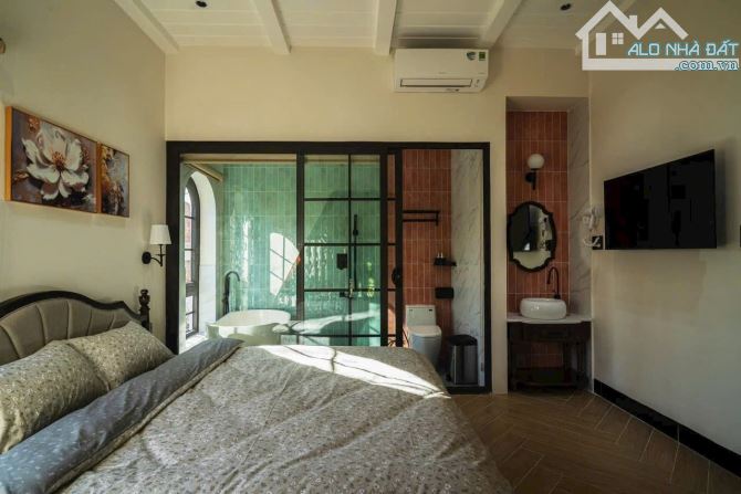 Cần bán căn biệt thự đẹp ngay trung tâm Đà Lạt. Cách Hồ Xuân Hương chỉ 800m.