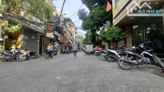 Bán gấp nhà Kinh Doanh, ô tô phố Hoàng Ngân - Cầu Giấy. DT120m, 5 tầng, MT5m, Giá 20,3 tỷ.