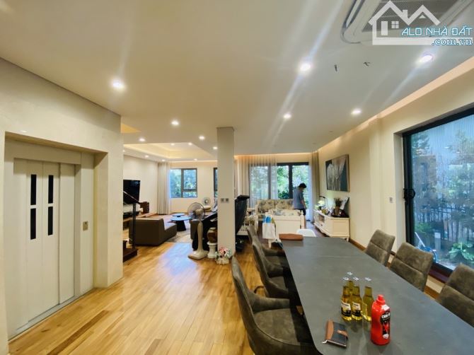 Bán biệt thự the manor Nguyễn Xiển 202 m2 hoàn thiện thang máy