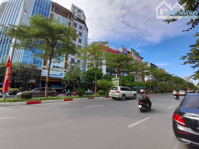 Cần bán gấp lô đất Trần Thái Tông, vị trí đẹp, DT 400m2 x MT 15m giá chỉ 110 tỷ,