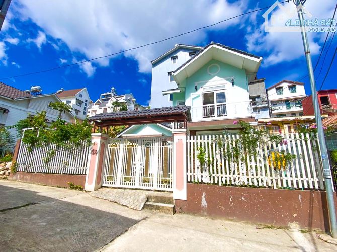 Villa Sân Vườn rẻ nhất trung tâm Đà Lạt DT 200m2 (12,5x16) Sân đậu ô tô, 1 lầu, view đẹp, - 1