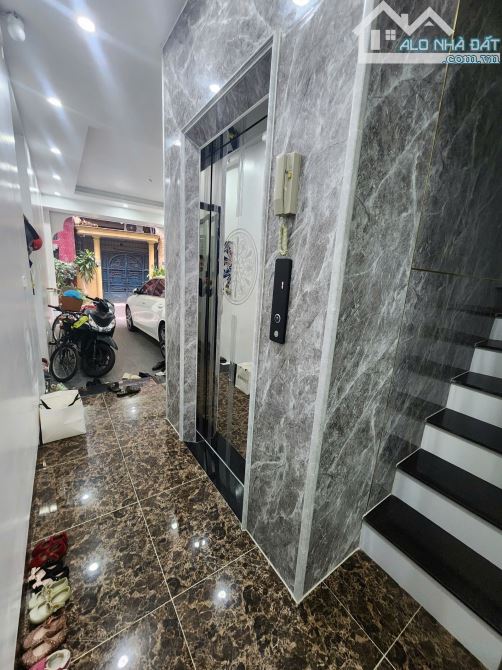 Bán Nhà đẹp Yên Lạc 57m², 5 tầng, thang máy, ô tô tránh, gần Lạc Trung, chỉ 18.8 tỷ