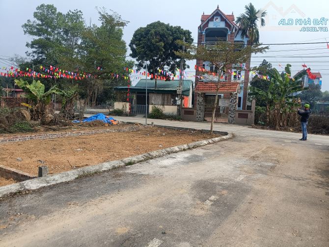 Đất Vàng Thôn 3 Tân xã  vuông vắn giá 2x nhỏ xung quanh nhiều Chung cư mini ở CNC HÒA LẠC - 1