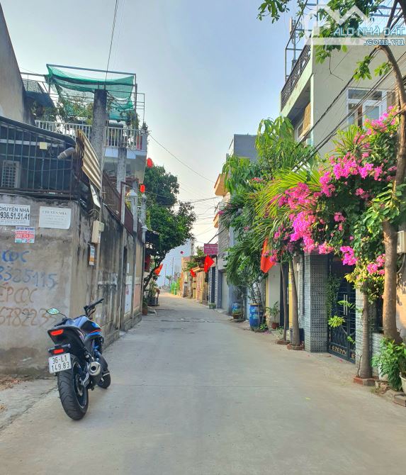 Bán đất Mt hẻm 32 võ văn hát P.Long Trường Q9  - Dt: 84m2 ( 4.5x18.6)m - Giá 4,5 tỷ - 1