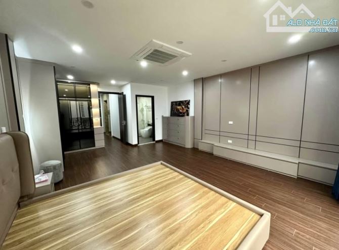 PHÂN LÔ HỒNG TIẾN - 60M2 x 5T - THANG MÁY - Ô TÔ TRÁNH - KINH DOANH - HƠN 12 TỶ - 2